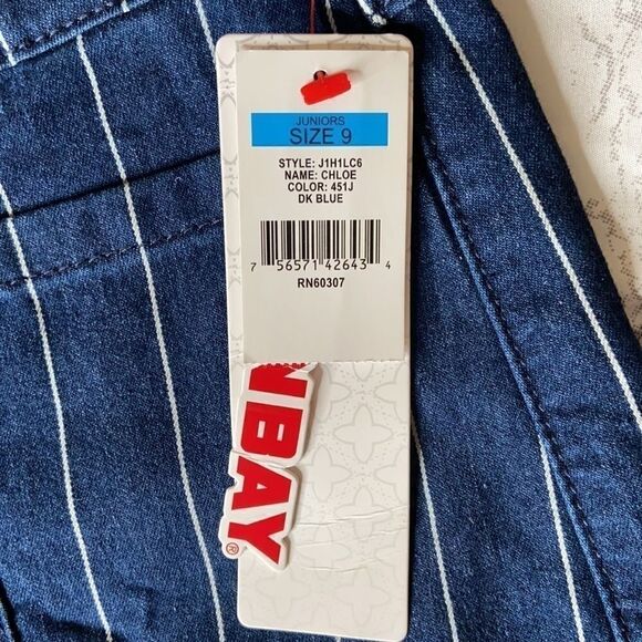 𝅺women’s Union Bay Chloe pinstripe jean shorts Size 9 - Picture 6 of 6